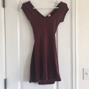 Cute skater dress, open back- Brandy Melville